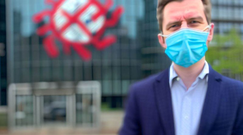 Zurich-Versicherung: Kein Covid-19-Sonderstatus mehr Covid Maske Bürogebäude